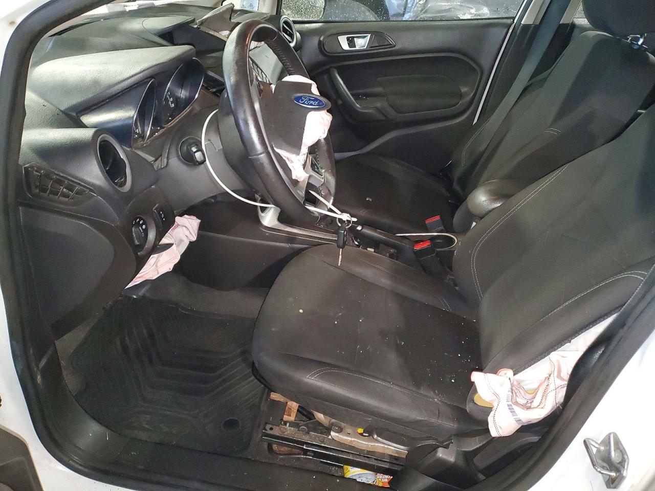 2015 FORD FIESTA SE photo 13