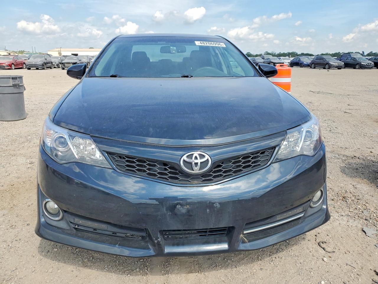 2014 TOYOTA CAMRY SE photo 13