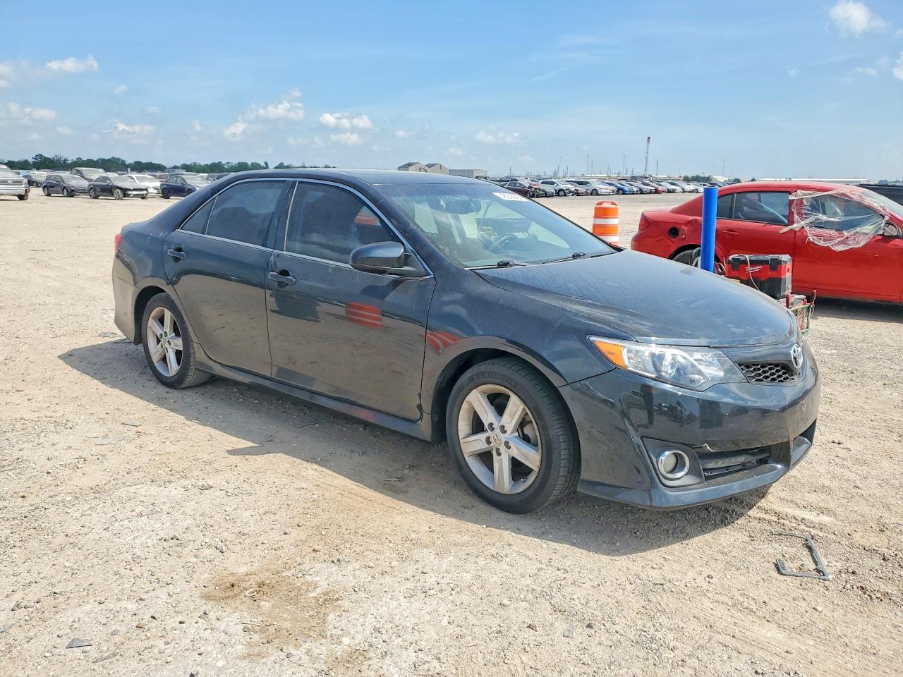 2014 TOYOTA CAMRY SE photo 10