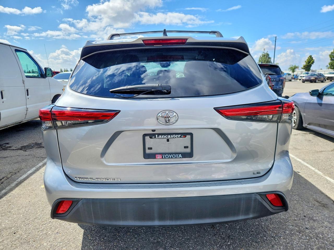 2022 TOYOTA HIGHLANDER LE photo 11