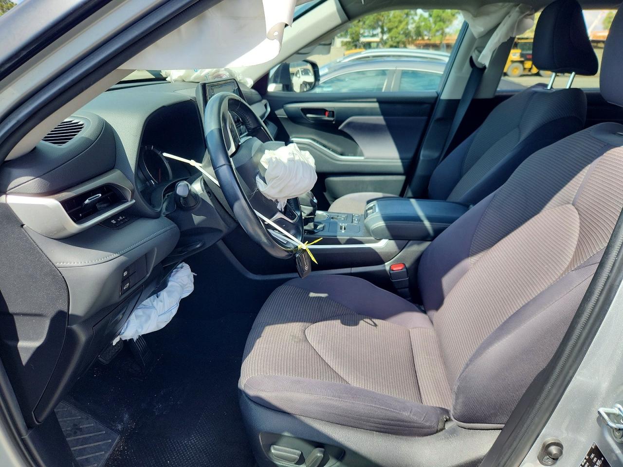2022 TOYOTA HIGHLANDER LE photo 13