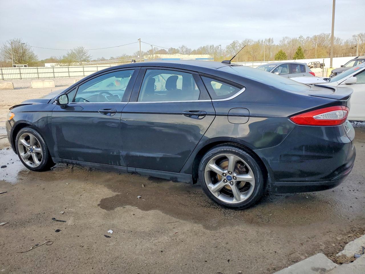 2013 FORD FUSION SE photo 2