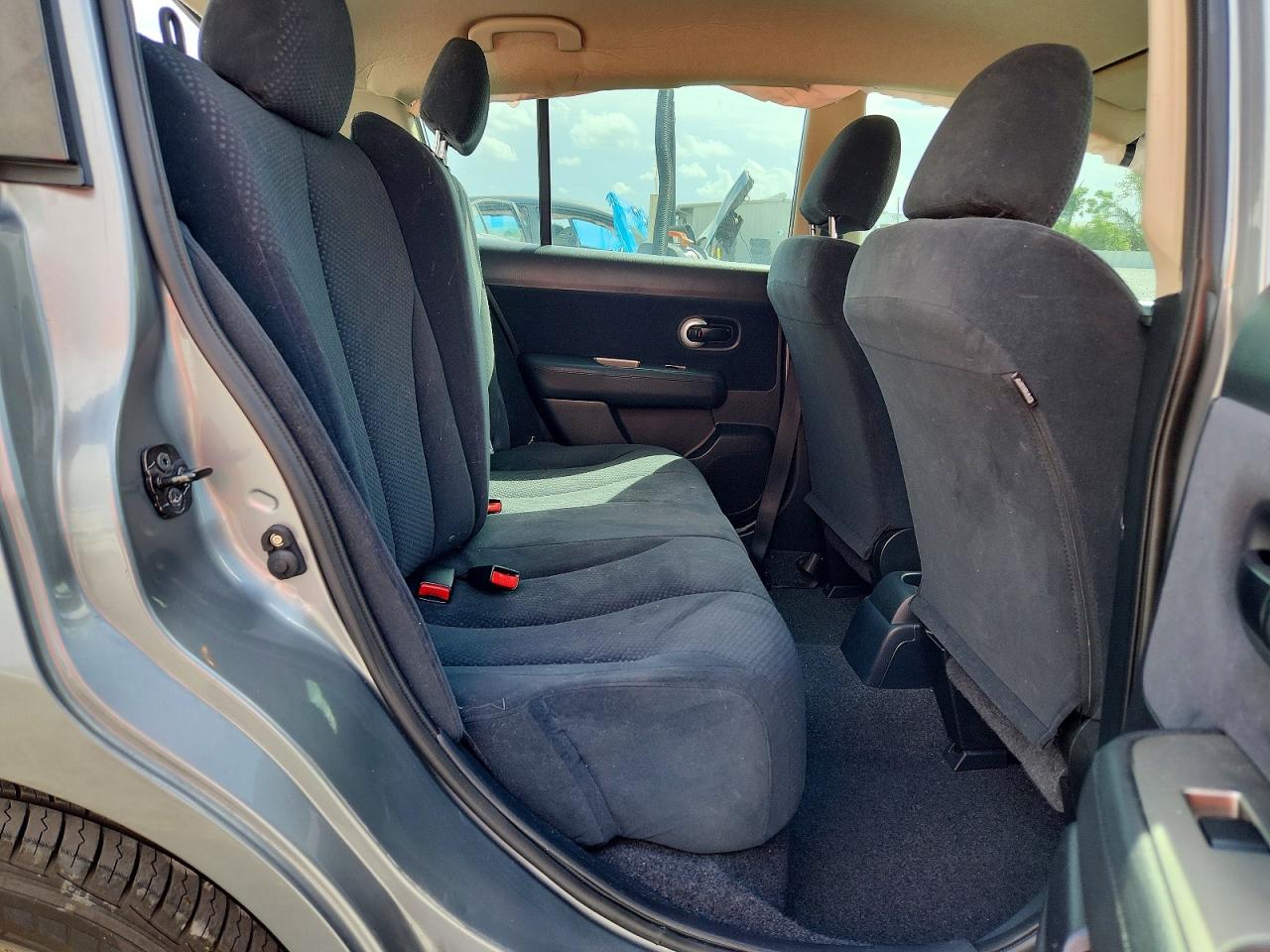 2011 NISSAN VERSA 1.8 S photo 10