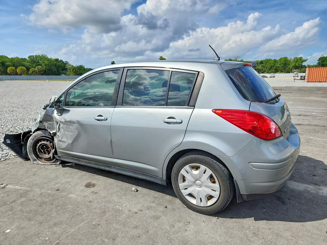 2011 NISSAN VERSA 1.8 S photo 2