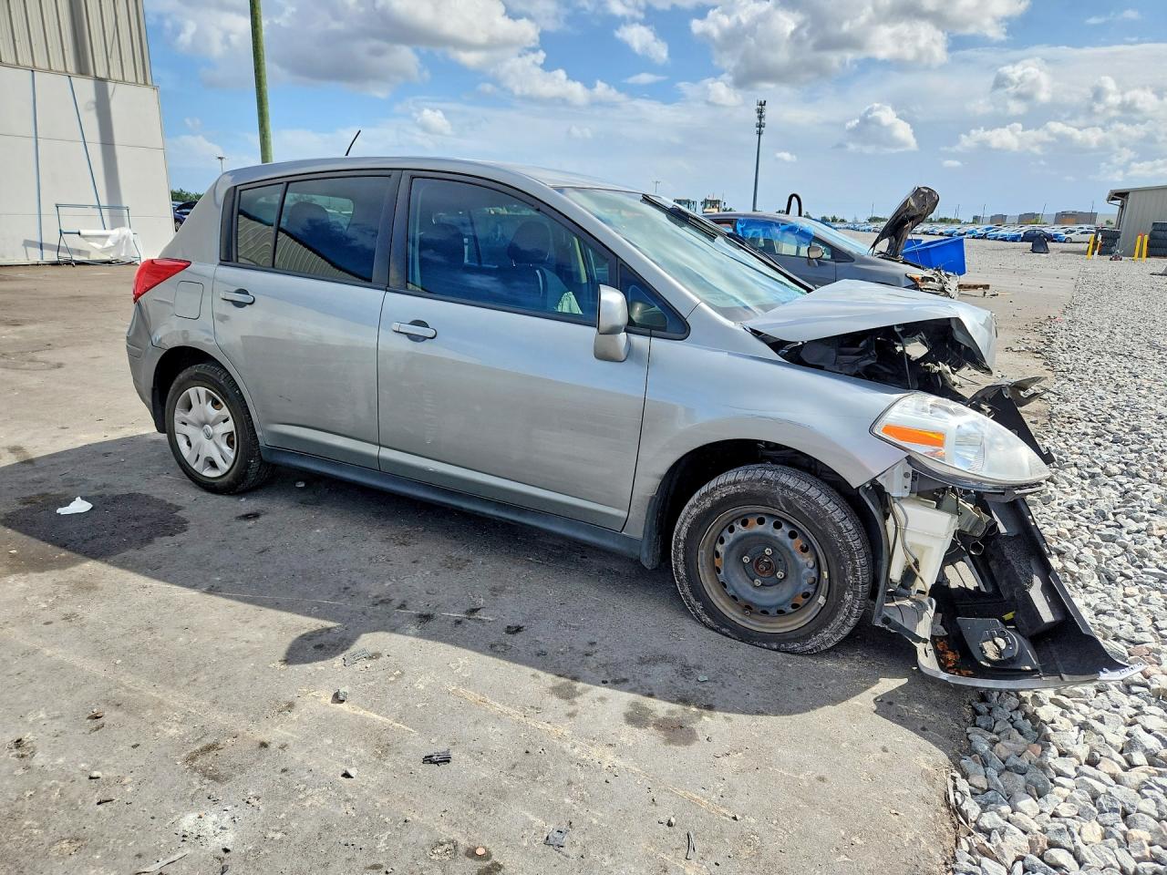 2011 NISSAN VERSA 1.8 S photo 4