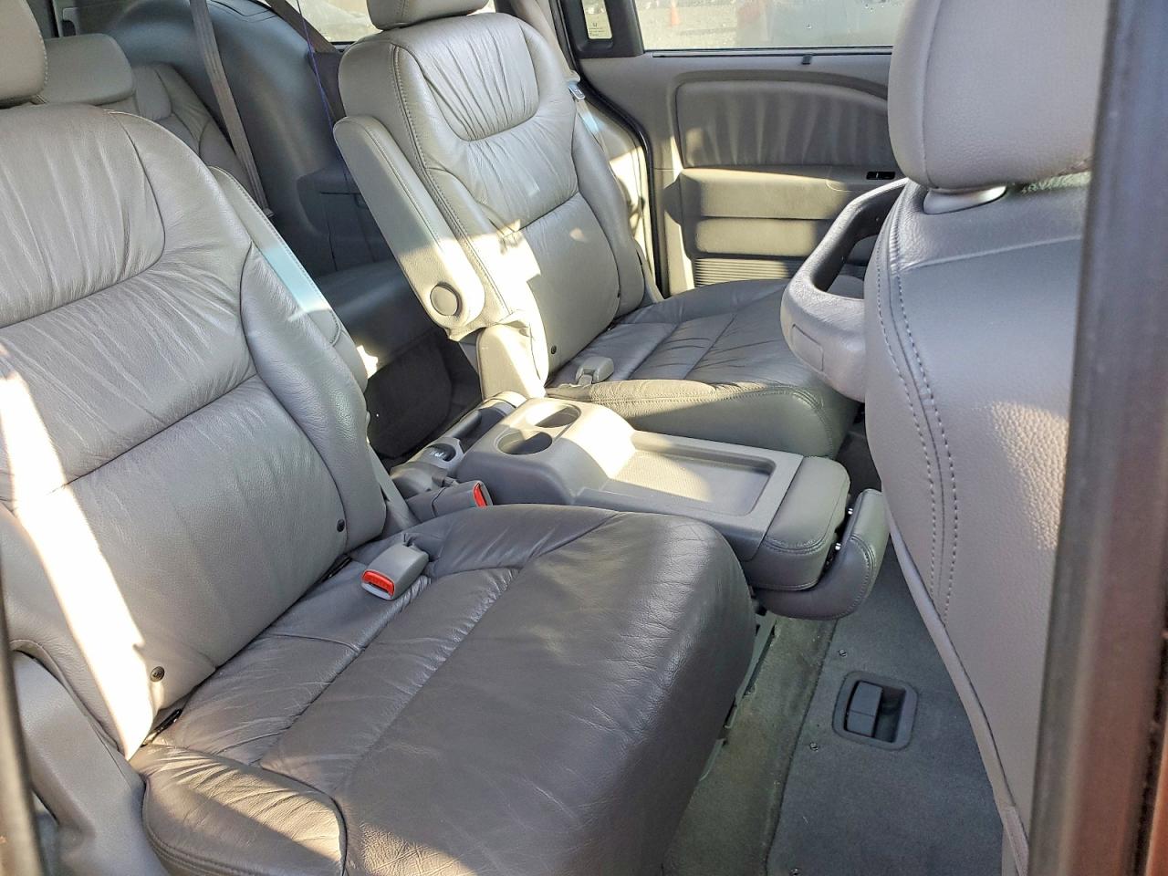 2010 HONDA ODYSSEY TOURING photo 31