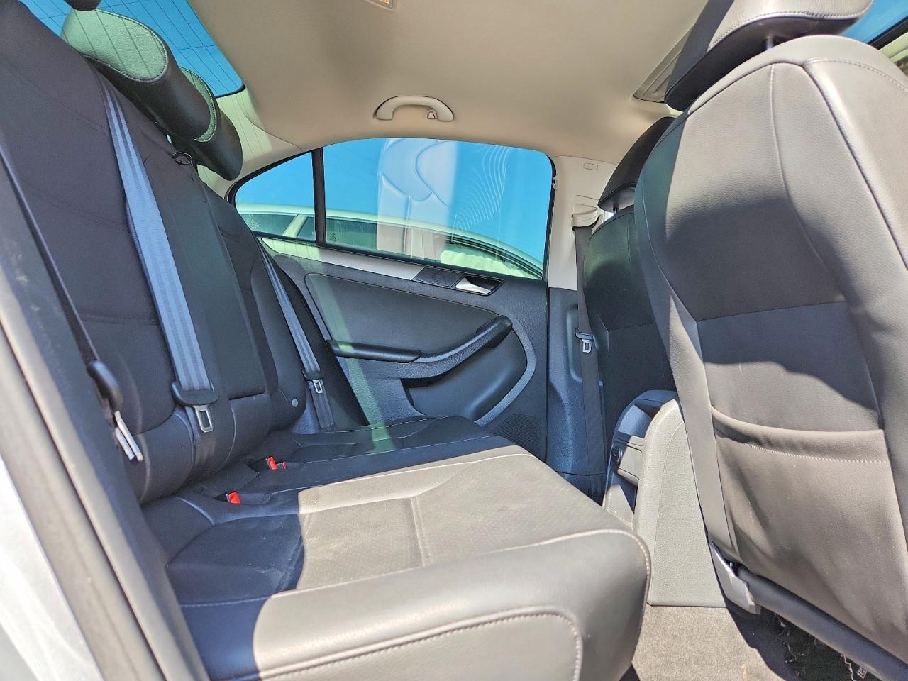 2016 VOLKSWAGEN JETTA SE photo 19
