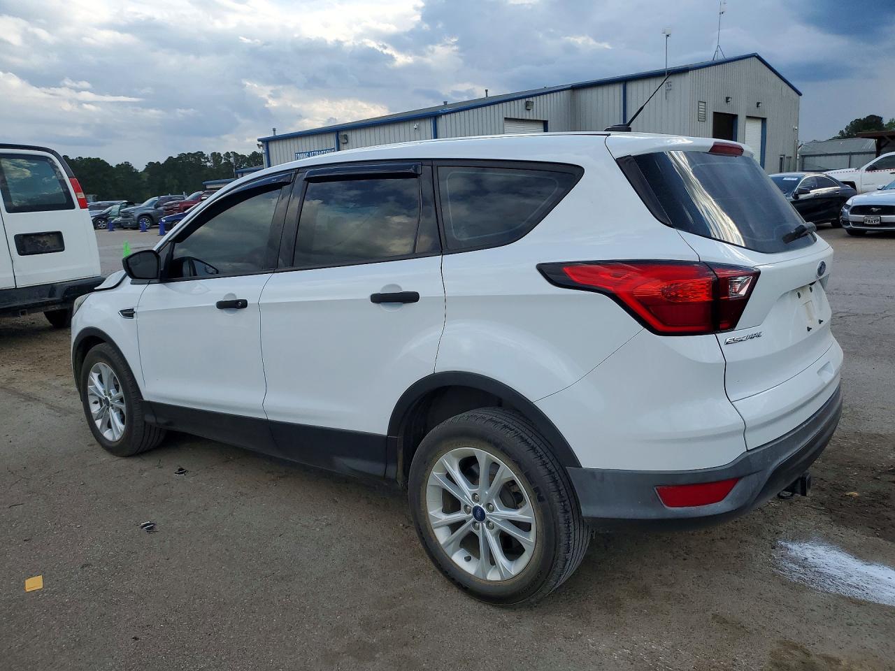 2019 FORD ESCAPE S photo 4