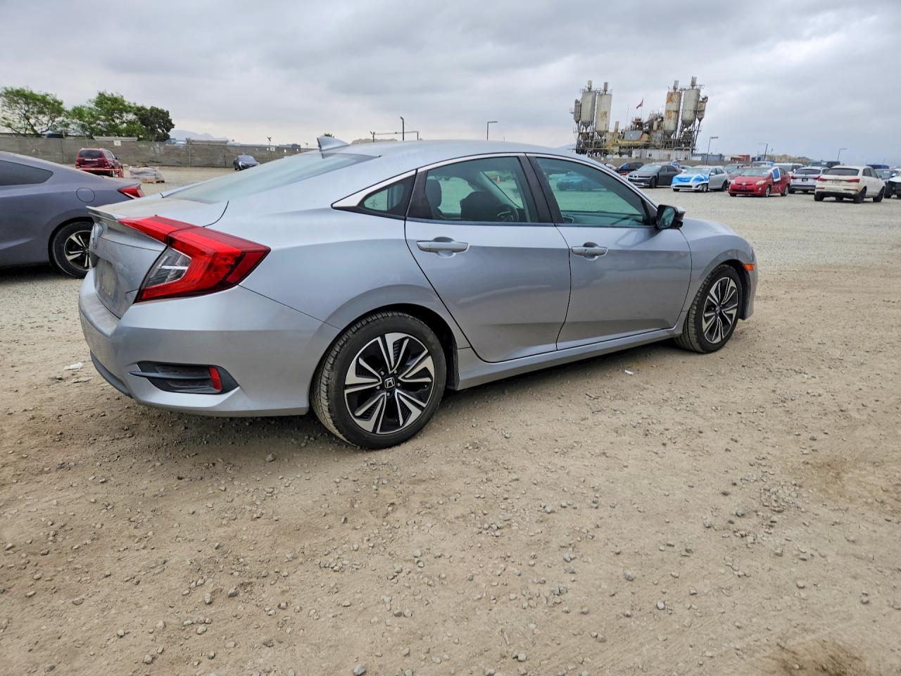 2017 HONDA CIVIC EX photo 3