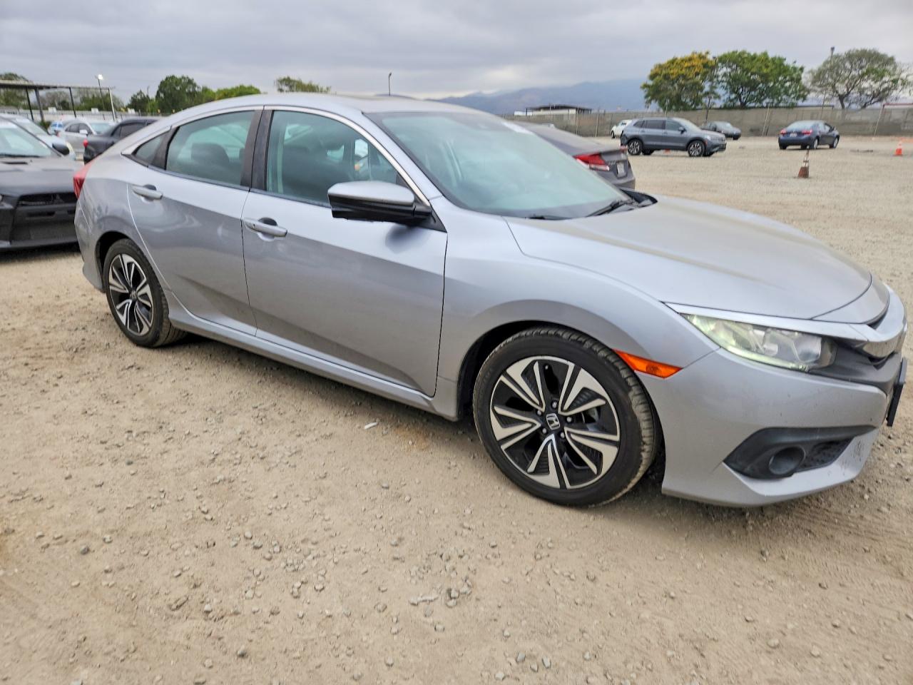 2017 HONDA CIVIC EX photo 4