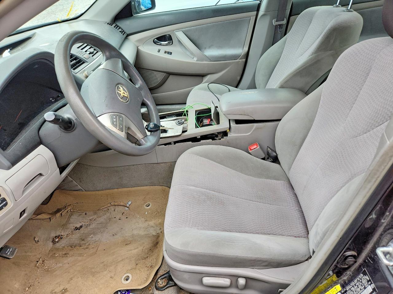 2010 TOYOTA CAMRY LE photo 13