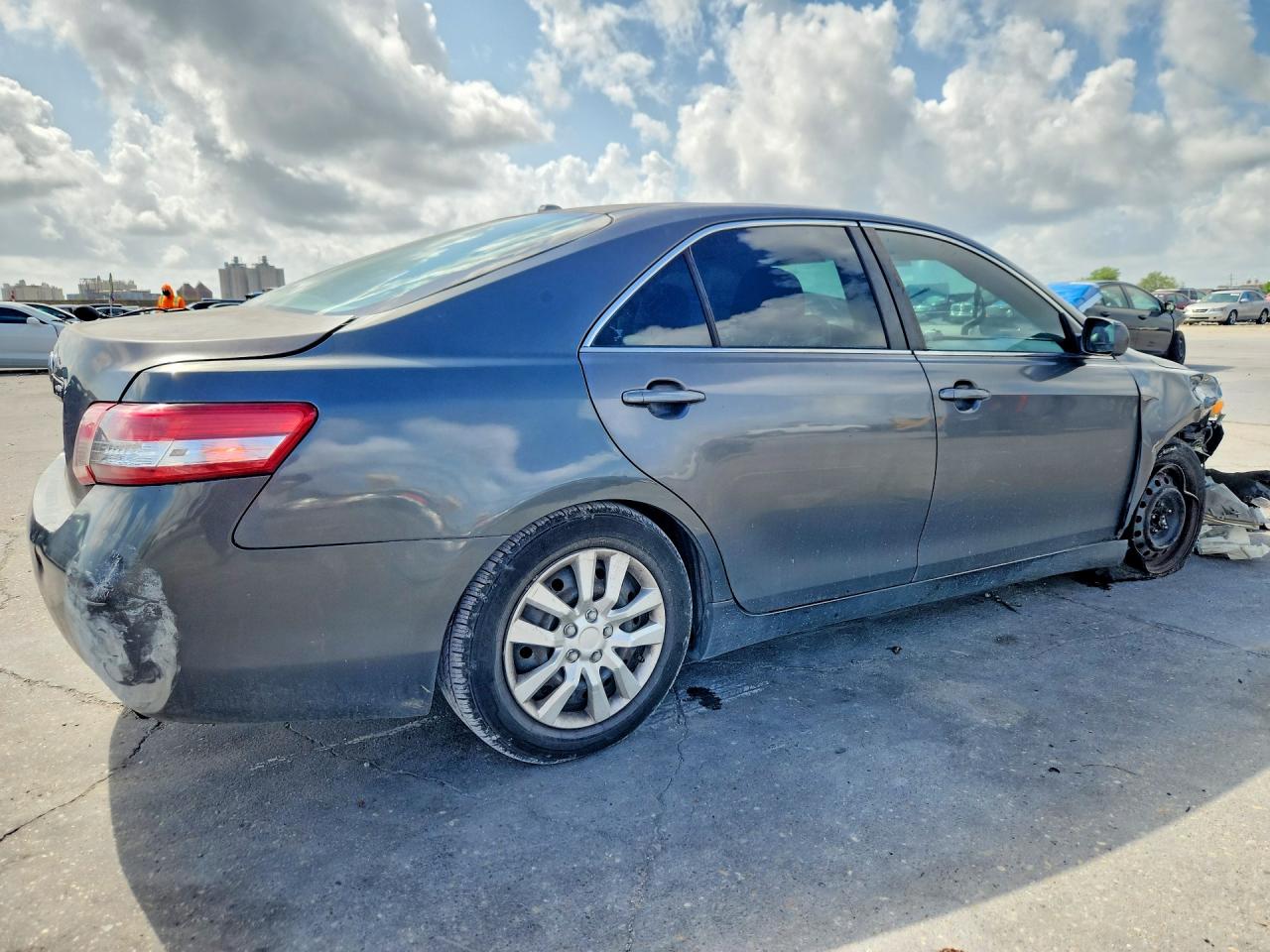 2010 TOYOTA CAMRY LE photo 5