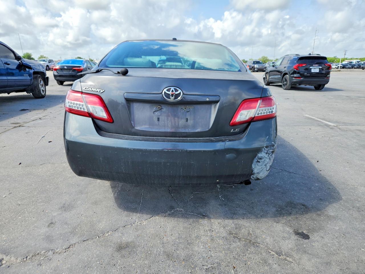 2010 TOYOTA CAMRY LE photo 11