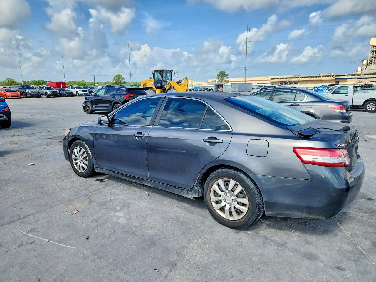 2010 TOYOTA CAMRY LE photo 3