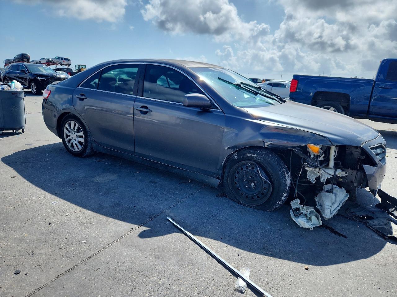 2010 TOYOTA CAMRY LE photo 7