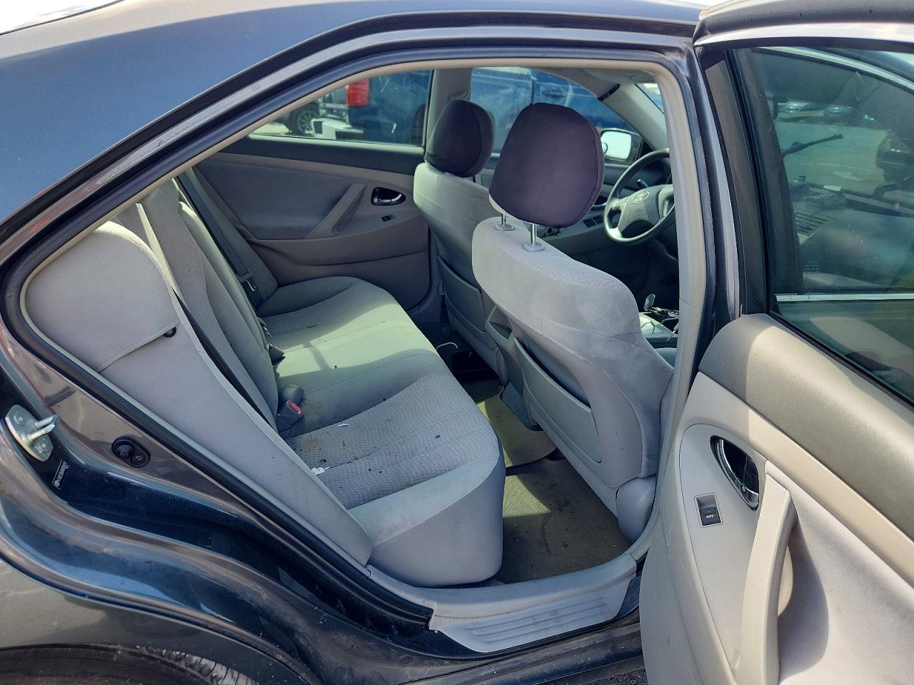 2010 TOYOTA CAMRY LE photo 19