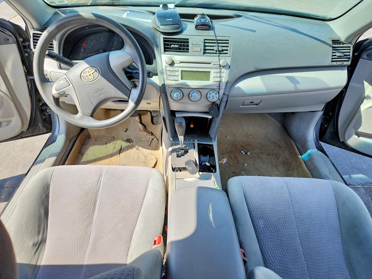 2010 TOYOTA CAMRY LE photo 15