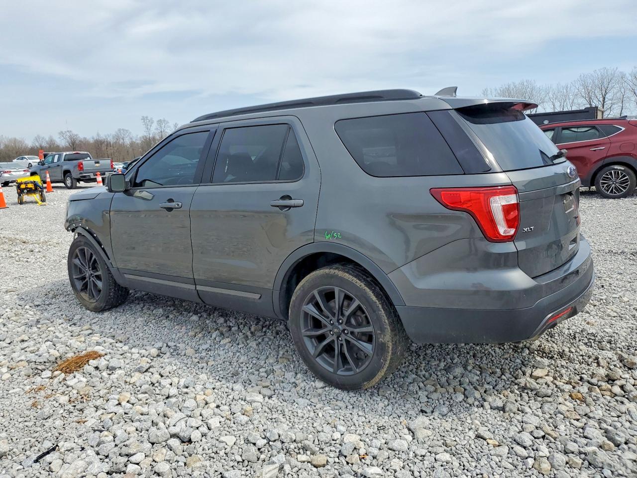 2017 FORD EXPLORER XLT photo 3