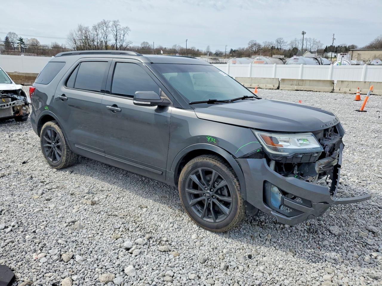 2017 FORD EXPLORER XLT photo 7