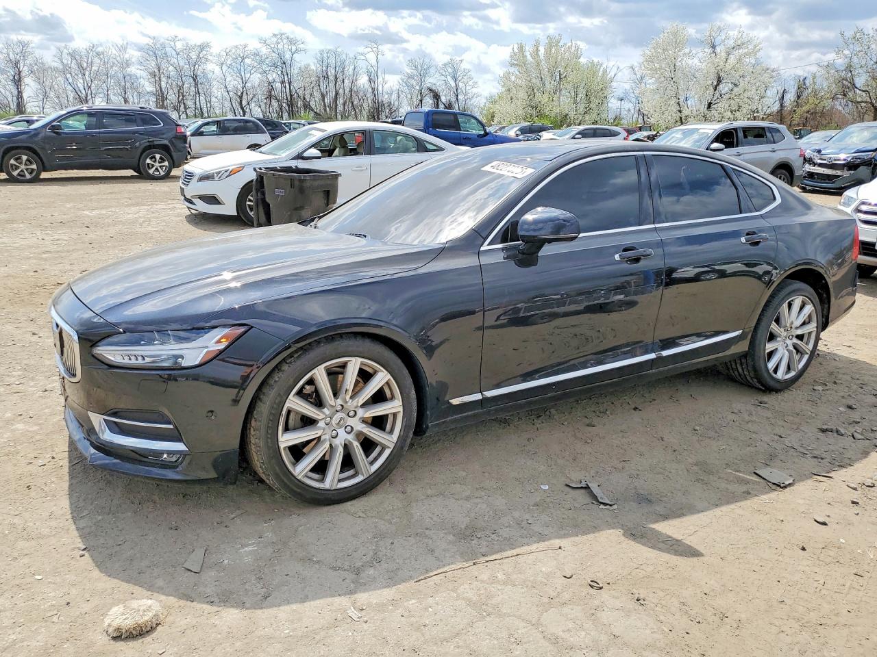 2017 VOLVO S90