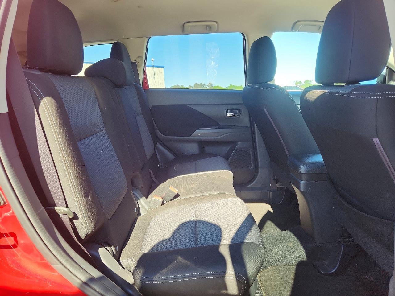 2016 MITSUBISHI OUTLANDER ES photo 11