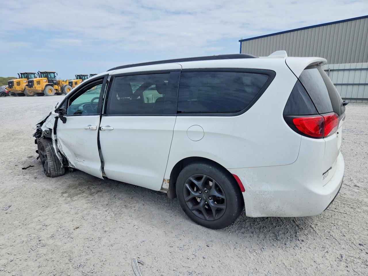 2019 CHRYSLER PACIFICA TOURING L photo 2