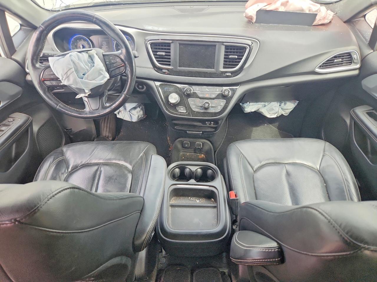 2019 CHRYSLER PACIFICA TOURING L photo 8