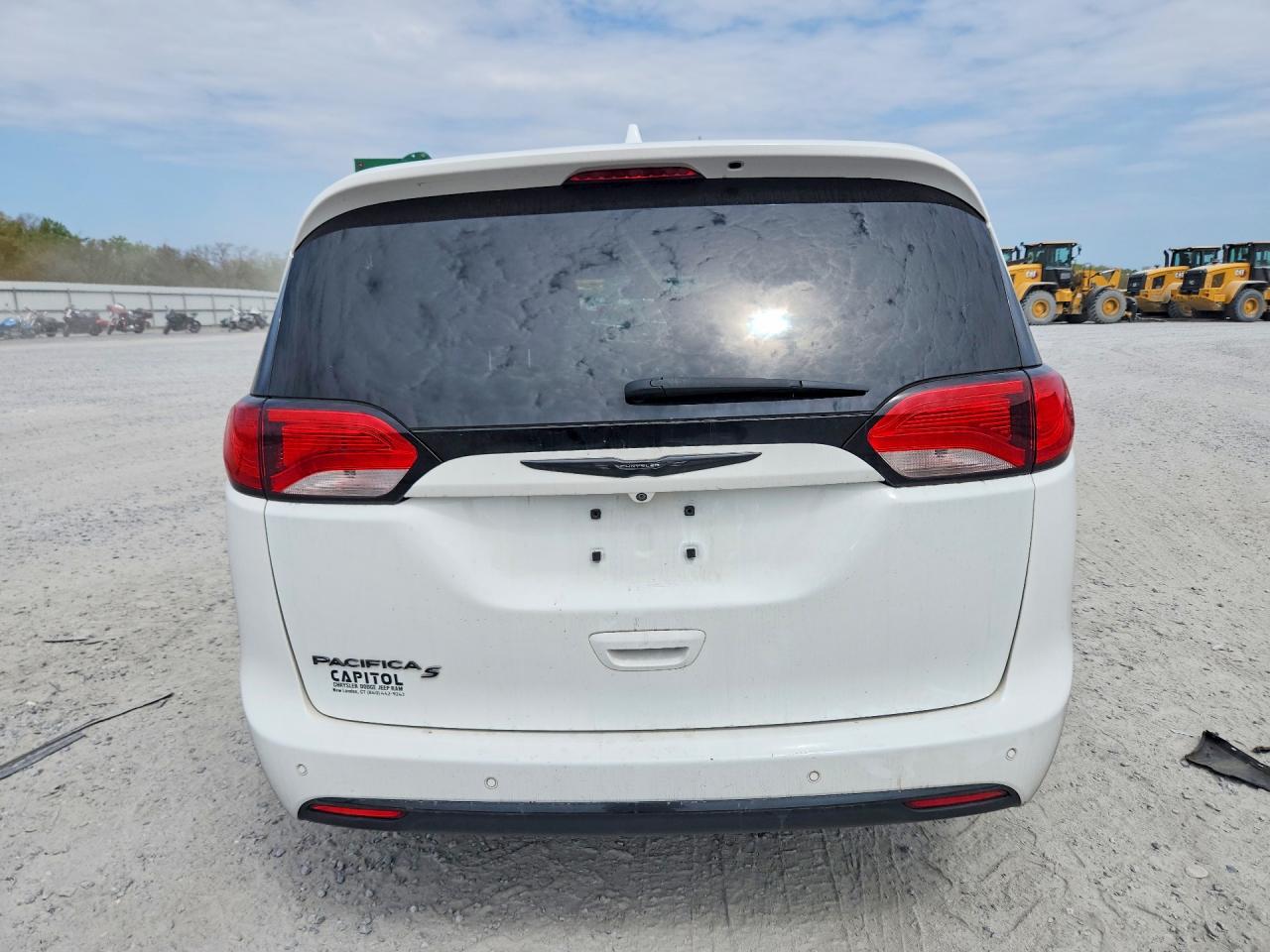 2019 CHRYSLER PACIFICA TOURING L photo 6