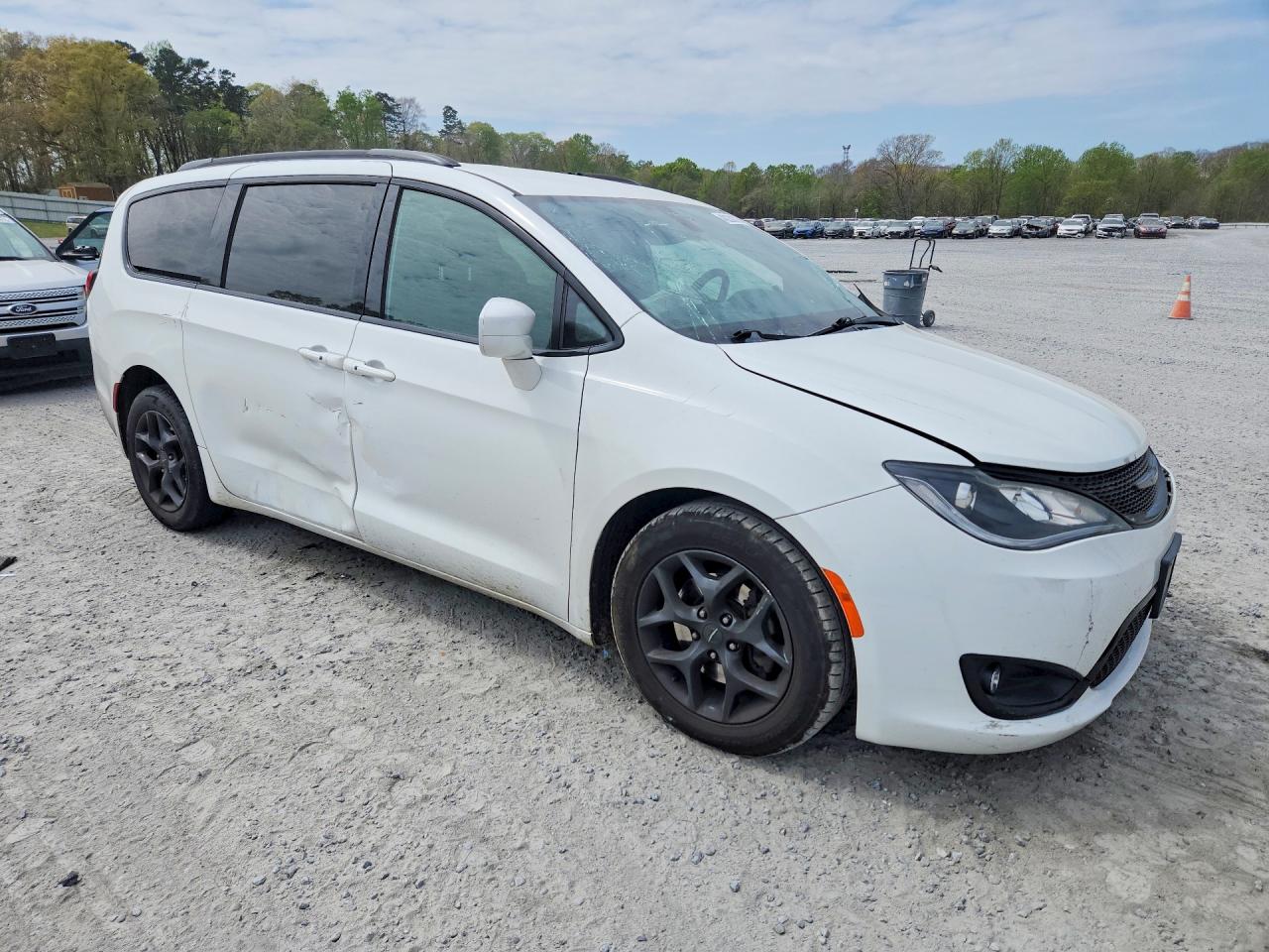 2019 CHRYSLER PACIFICA TOURING L photo 4