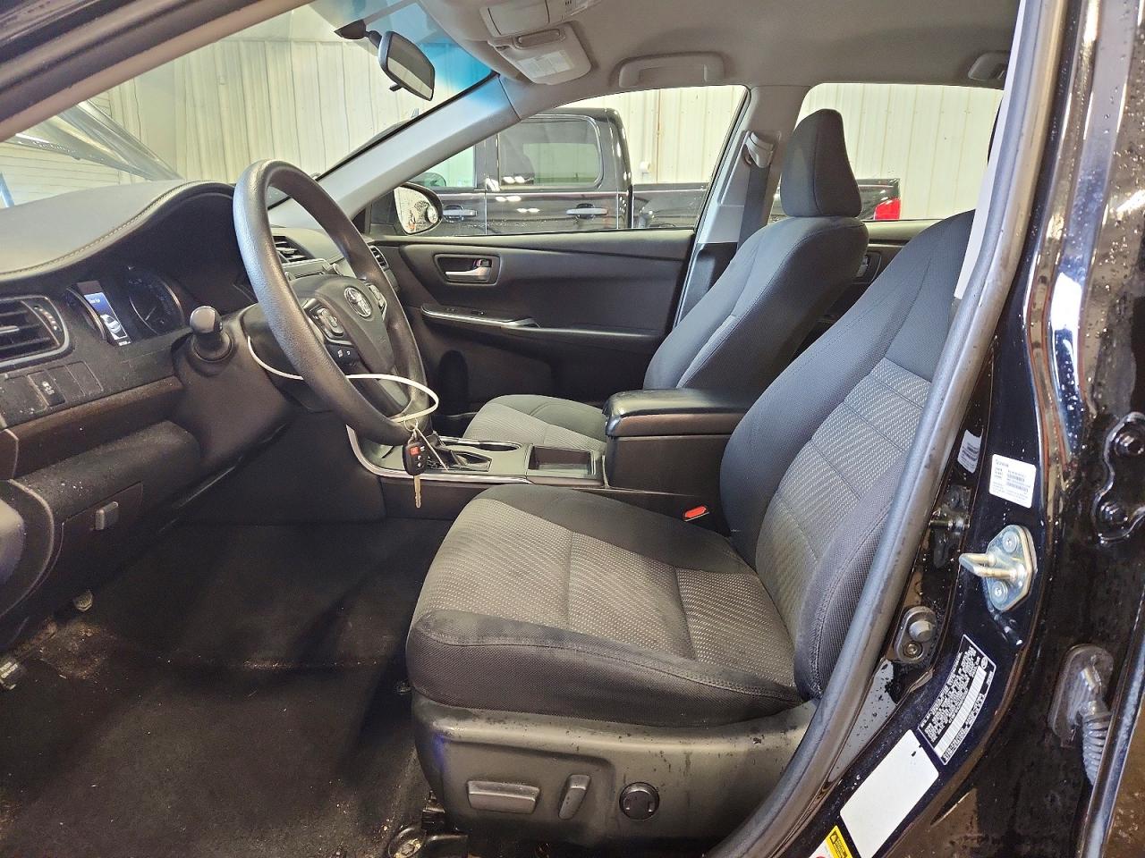 2017 TOYOTA CAMRY LE photo 13