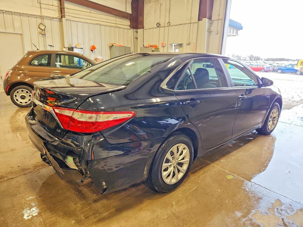 2017 TOYOTA CAMRY LE photo 5