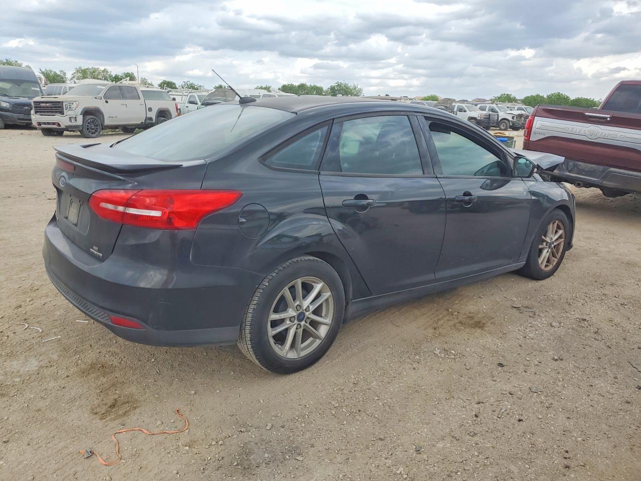 2015 FORD FOCUS SE photo 5