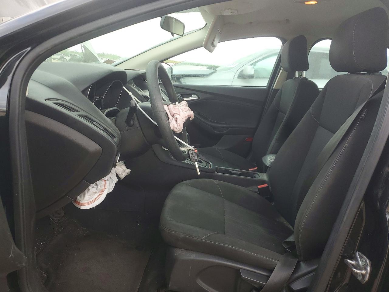 2015 FORD FOCUS SE photo 13