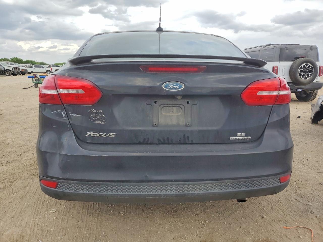 2015 FORD FOCUS SE photo 11
