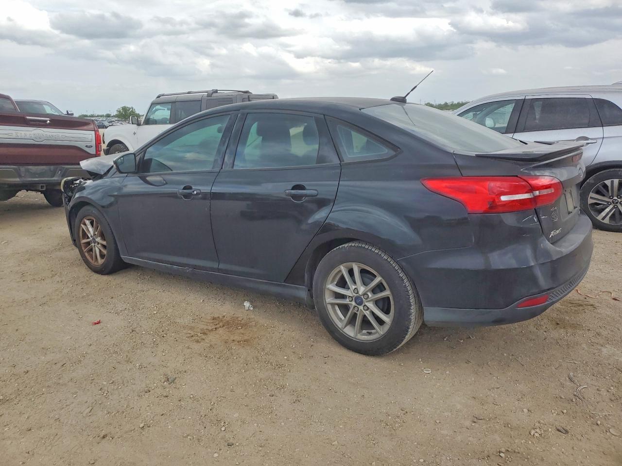 2015 FORD FOCUS SE photo 3