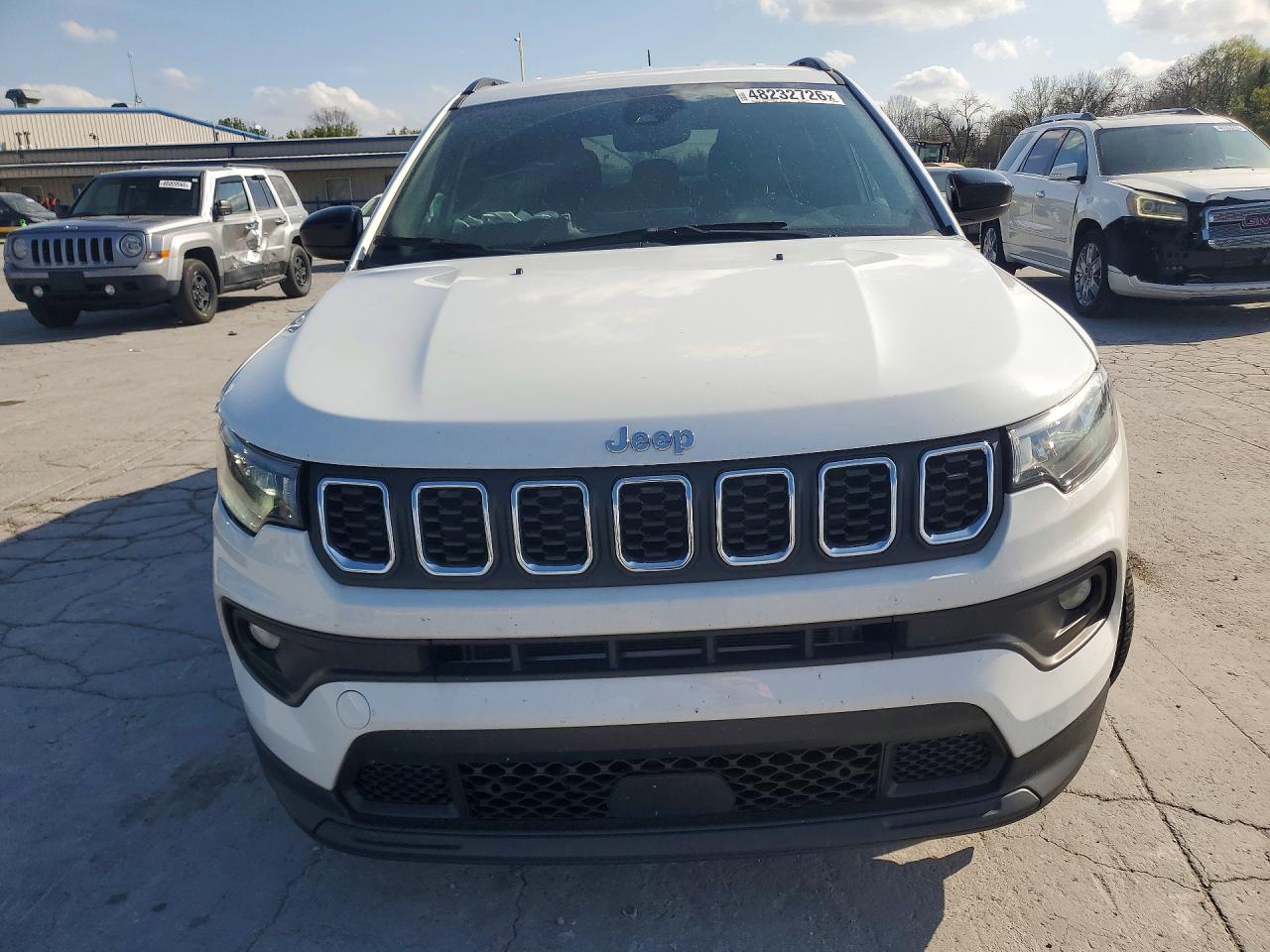 2024 JEEP COMPASS LATITUDE LUX photo 13