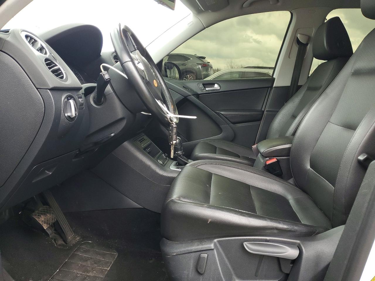2017 VOLKSWAGEN TIGUAN S photo 19