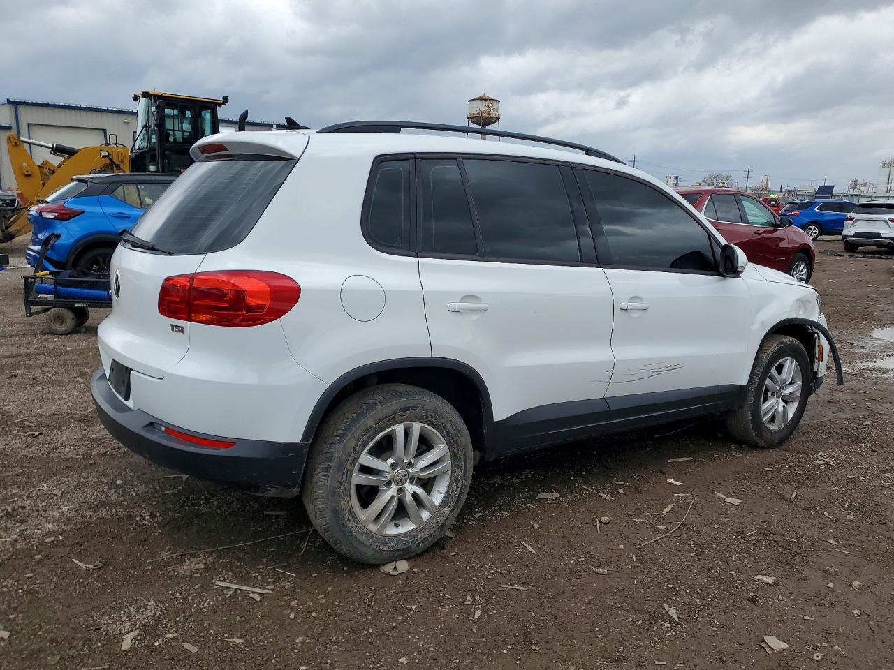 2017 VOLKSWAGEN TIGUAN S photo 7