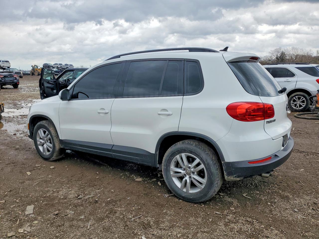 2017 VOLKSWAGEN TIGUAN S photo 4
