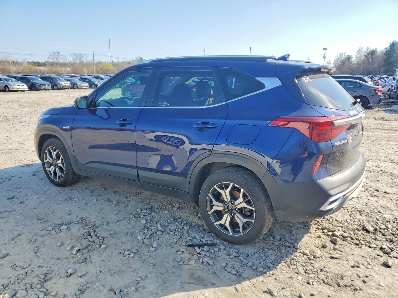 2023 KIA SELTOS EX photo 2