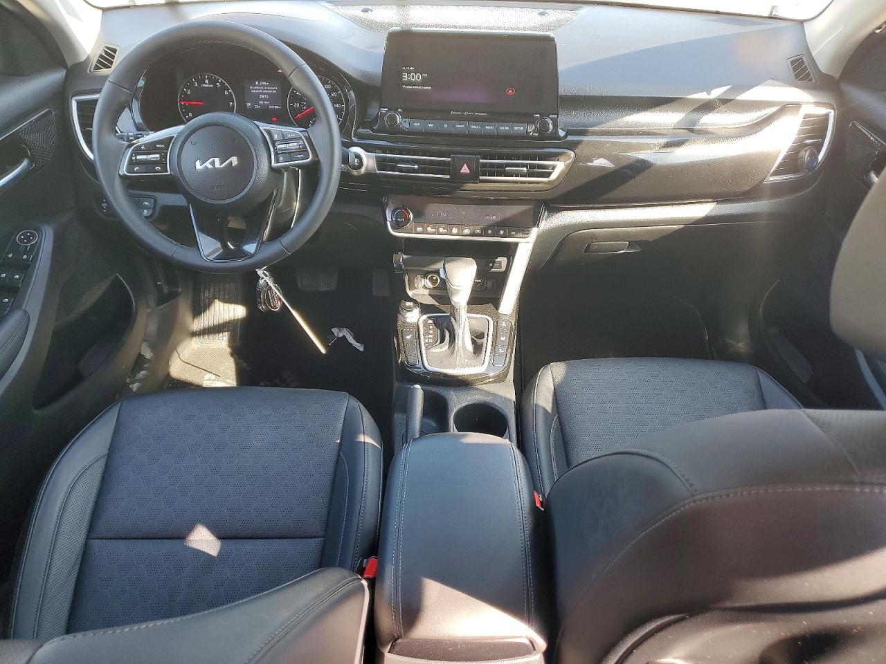 2023 KIA SELTOS EX photo 8