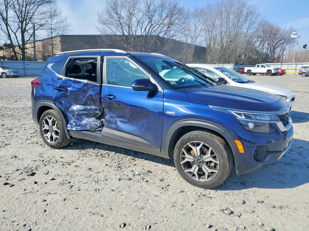 2023 KIA SELTOS EX photo 4