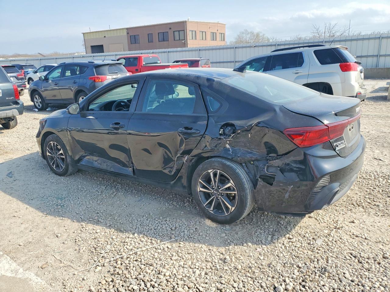 2023 KIA FORTE LXS photo 3