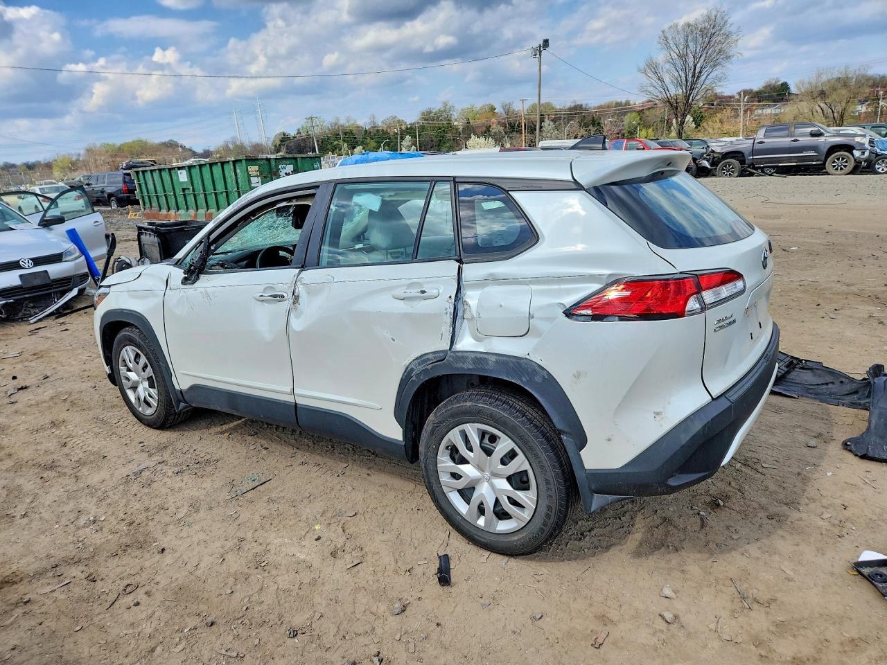 2023 TOYOTA COROLLA CROSS L photo 2