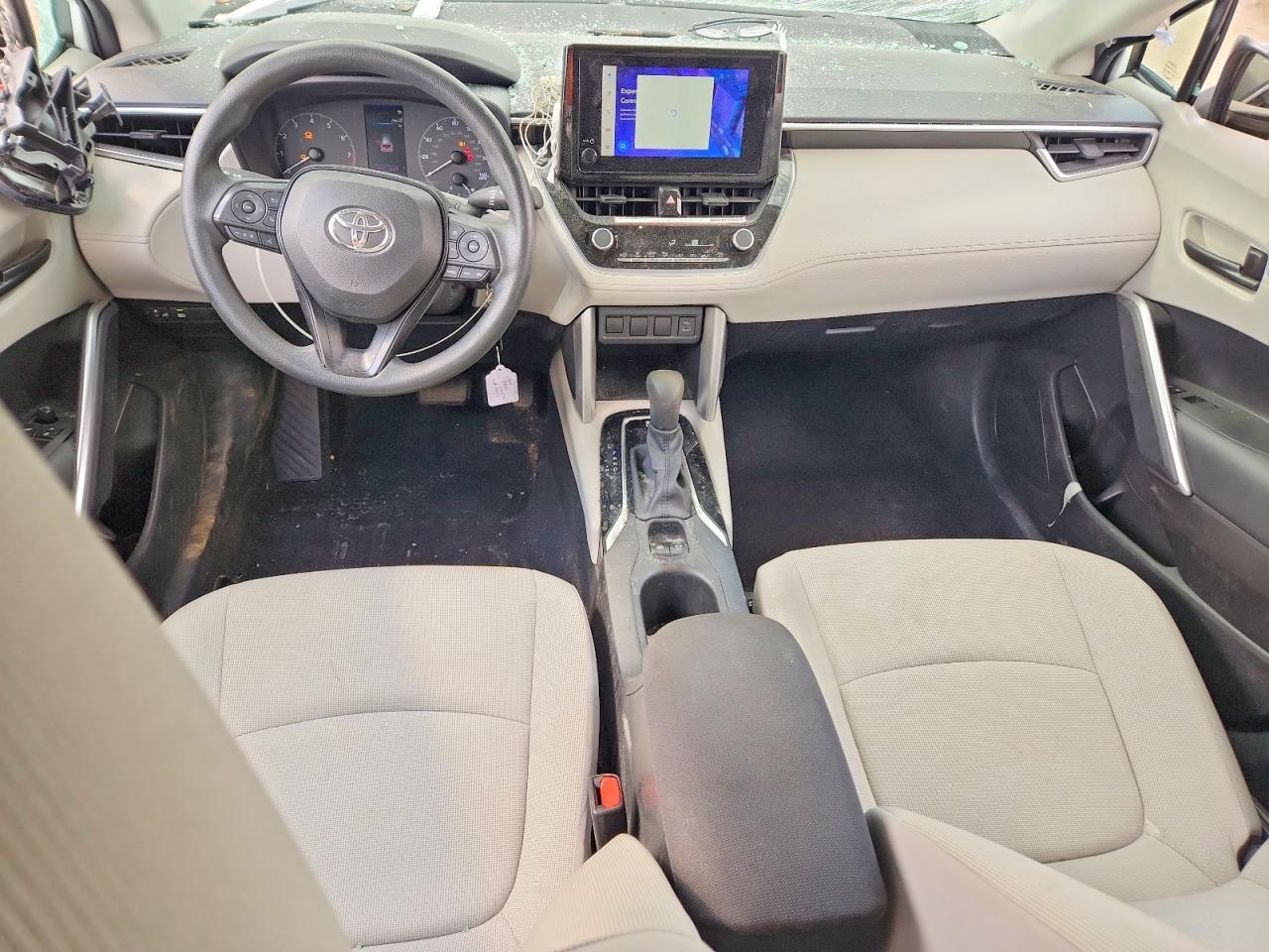 2023 TOYOTA COROLLA CROSS L photo 8