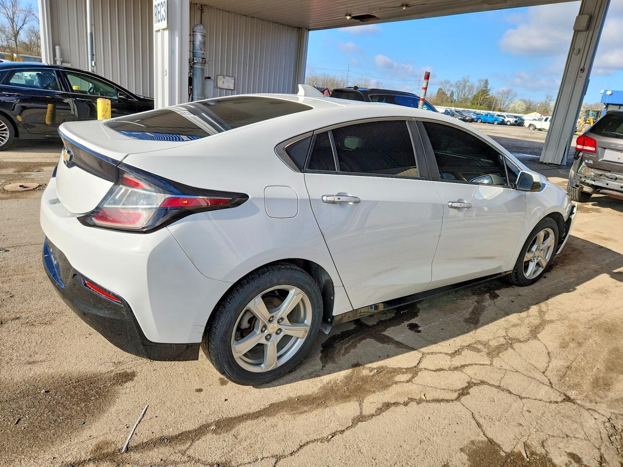2017 CHEVROLET VOLT LT photo 5