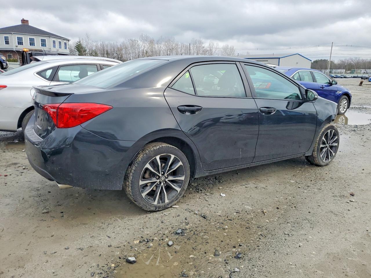 2019 TOYOTA COROLLA SE photo 3
