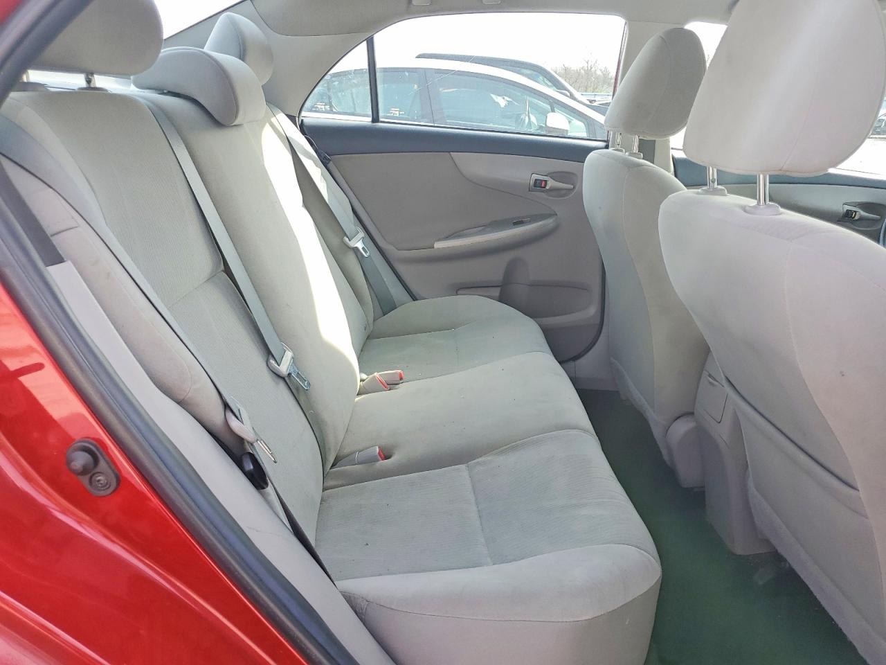 2012 TOYOTA COROLLA LE photo 28