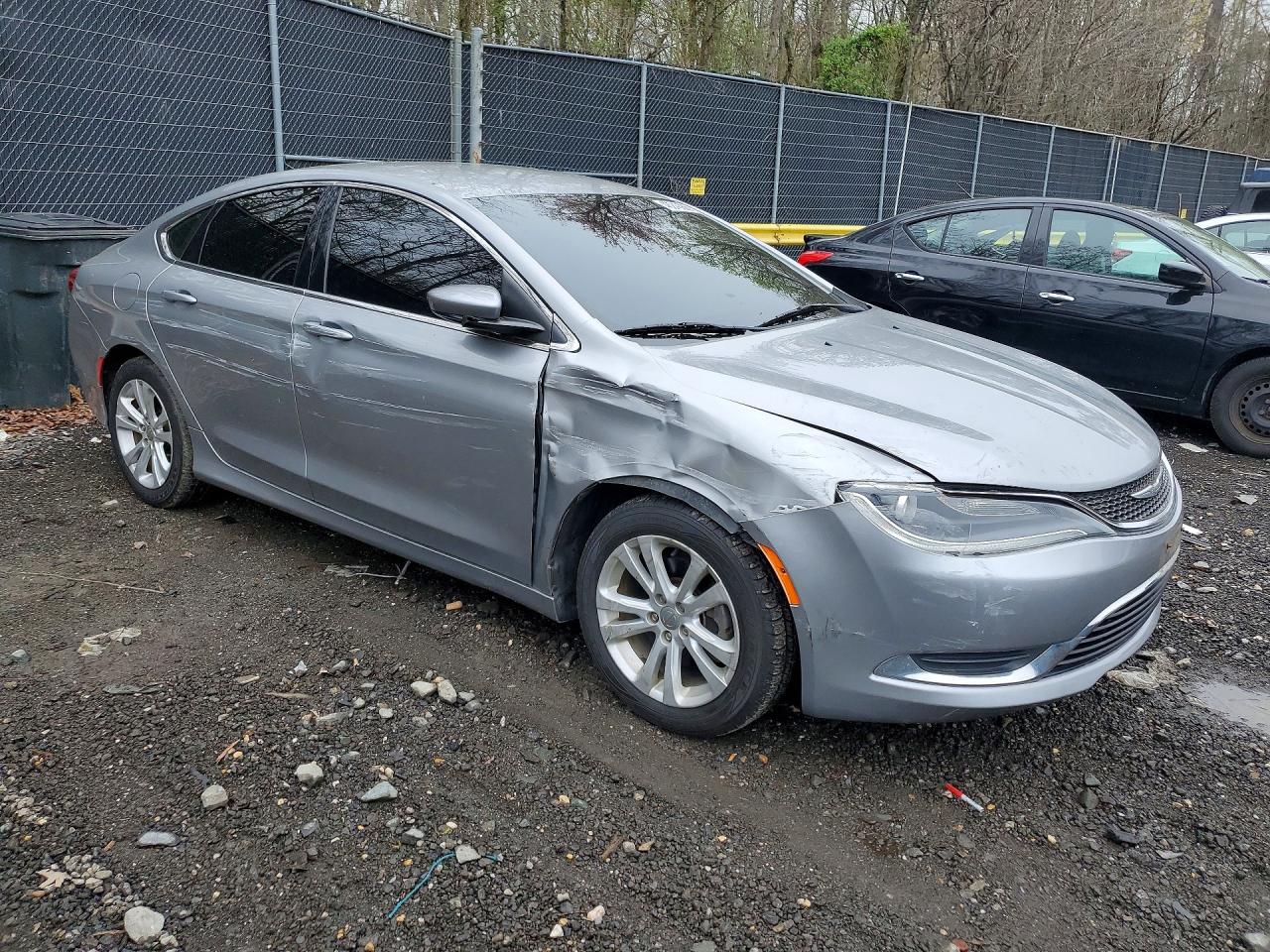 2015 CHRYSLER 200 LIMITED photo 4