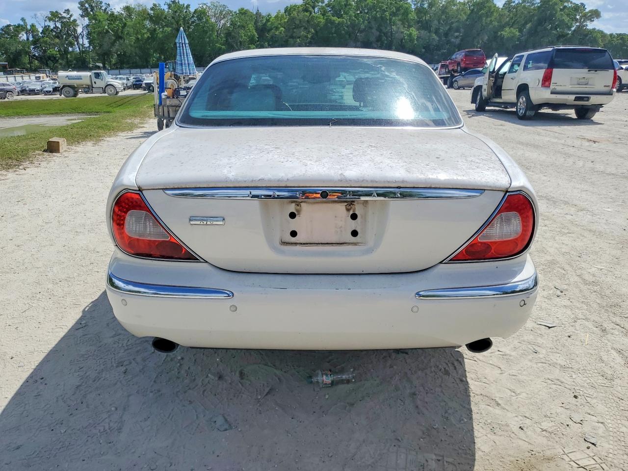 2004 JAGUAR XJ8 photo 16